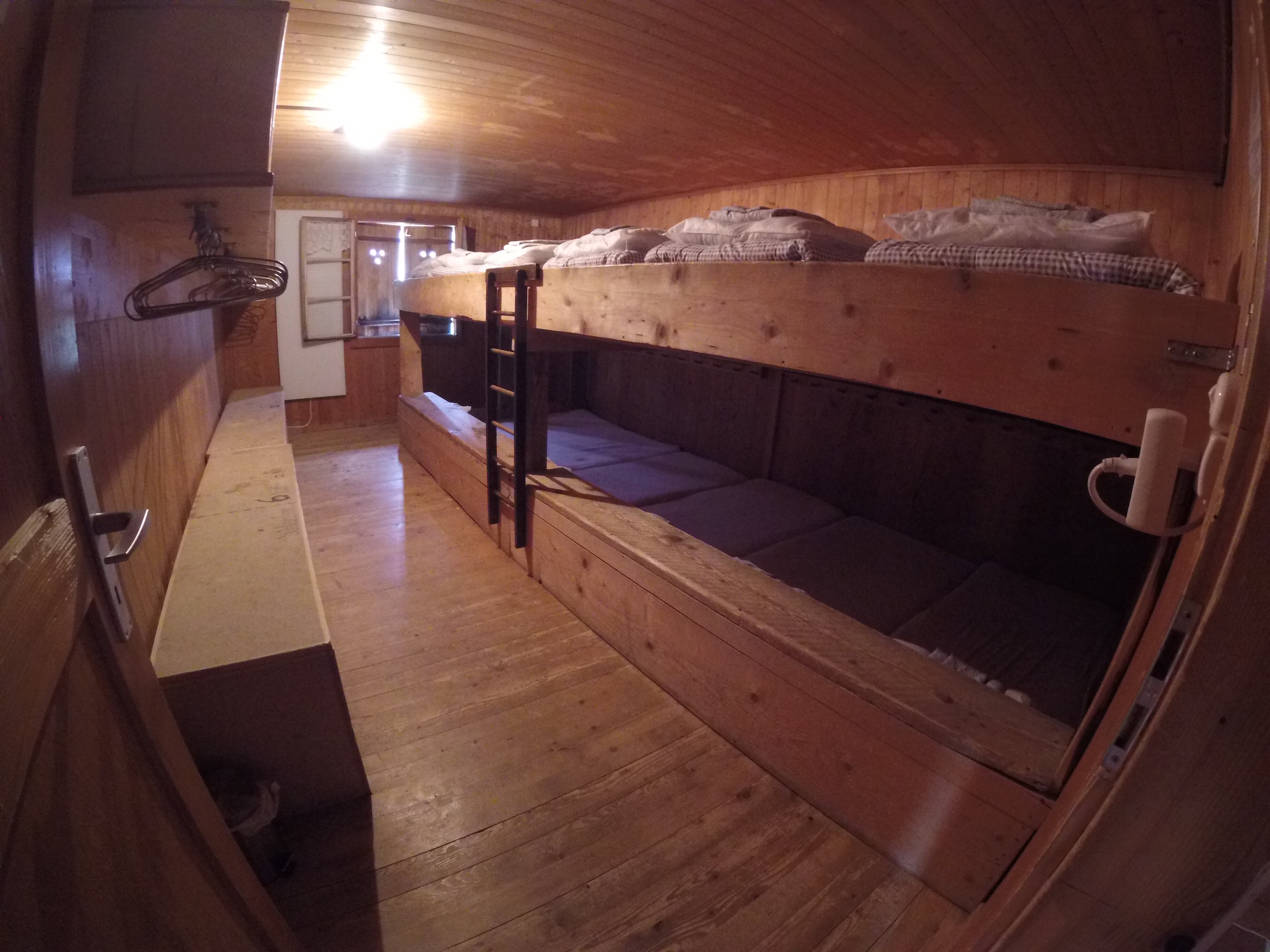 Holzzimmer Lagerhaus Chrüzhütte